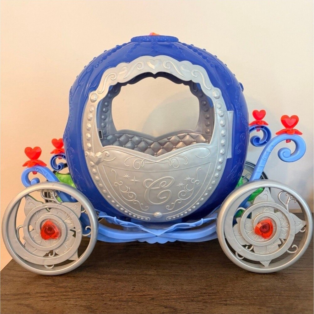 Disney Princess Cinderella Transforming Pumpkin 15" Royal Carriage 2011 Barbie